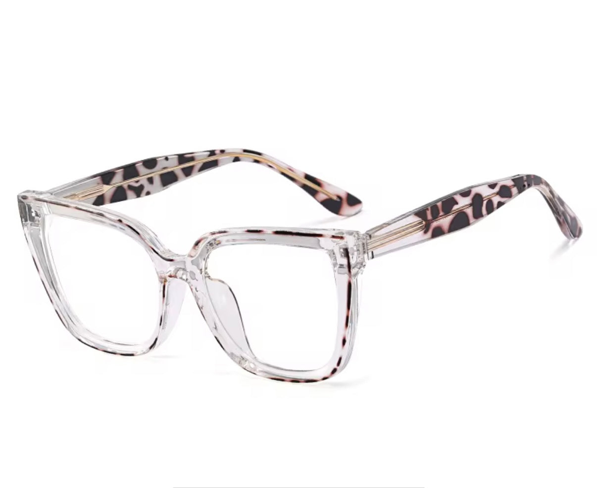 Slay in Style – Oversized Tortoiseshell Cat-Eye Frame